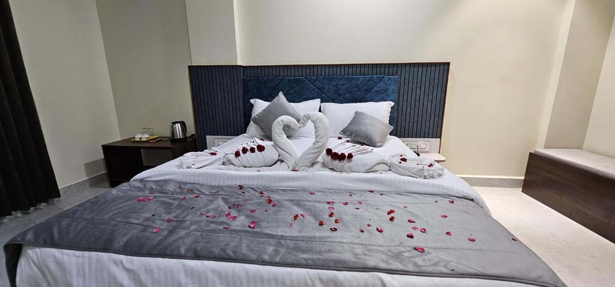 Jai Raja'S Tower Hotell Kāraikkudi Eksteriør bilde