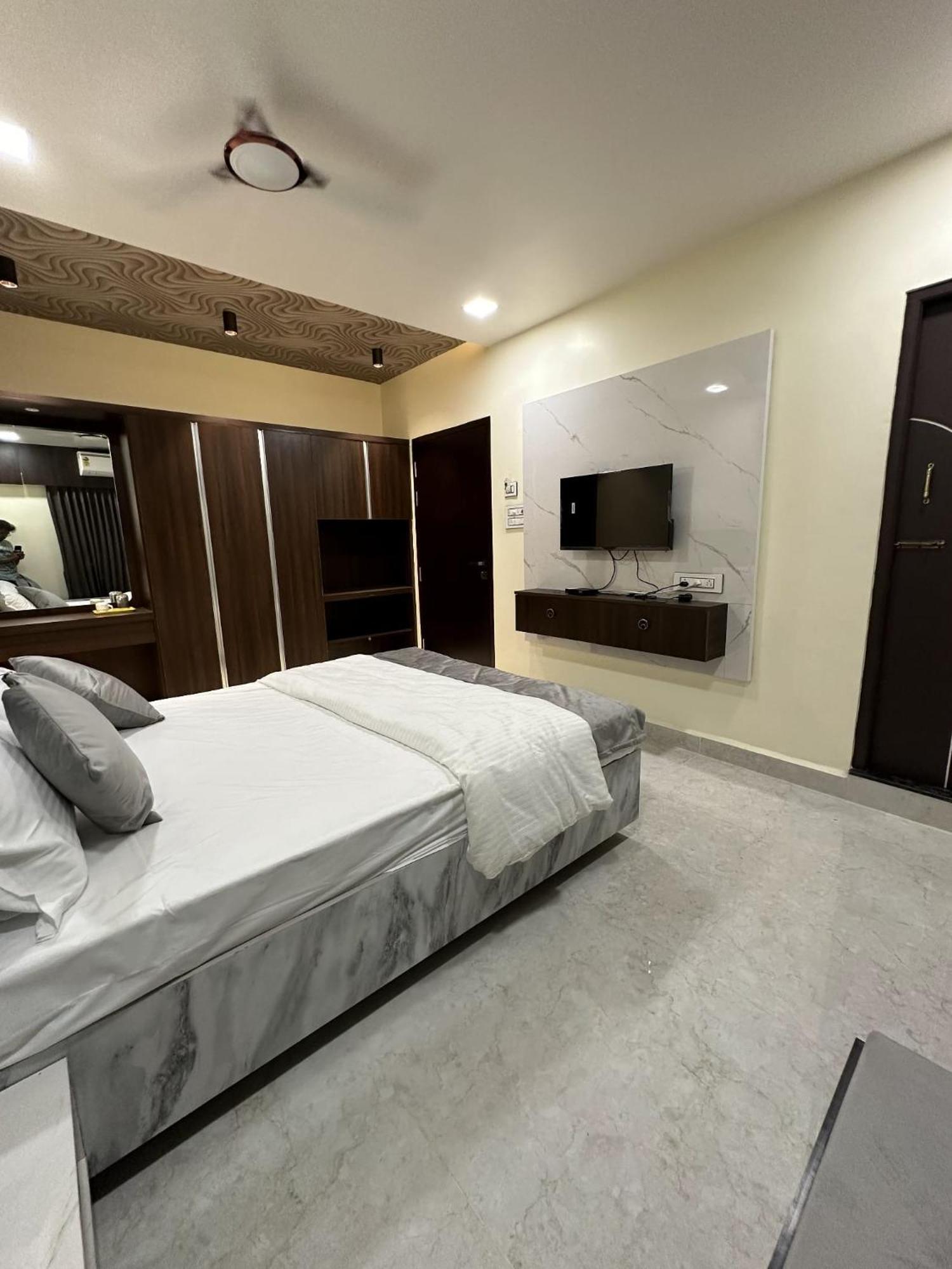 Jai Raja'S Tower Hotell Kāraikkudi Eksteriør bilde