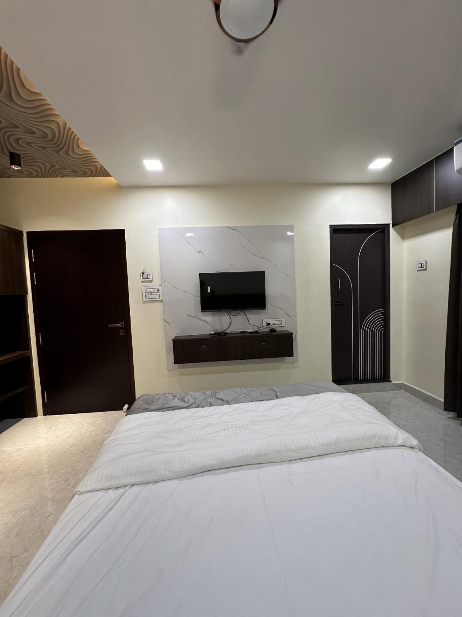 Jai Raja'S Tower Hotell Kāraikkudi Eksteriør bilde