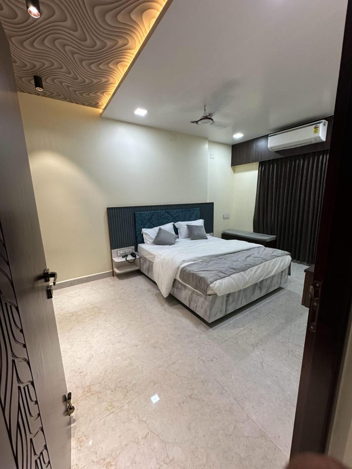 Jai Raja'S Tower Hotell Kāraikkudi Eksteriør bilde