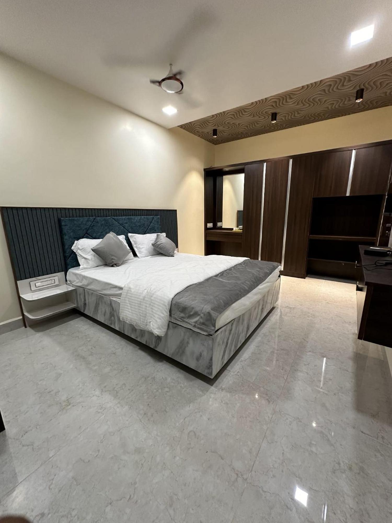 Jai Raja'S Tower Hotell Kāraikkudi Eksteriør bilde